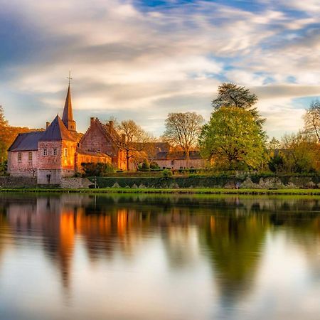 Maison Et Velos A Godinne Dans La Vallee De La Meuse Bagian luar foto