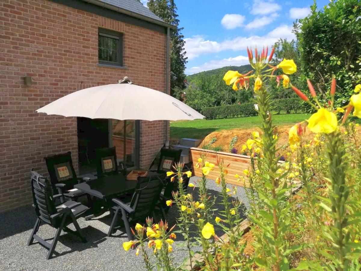 Maison Et Velos A Godinne Dans La Vallee De La Meuse Bagian luar foto