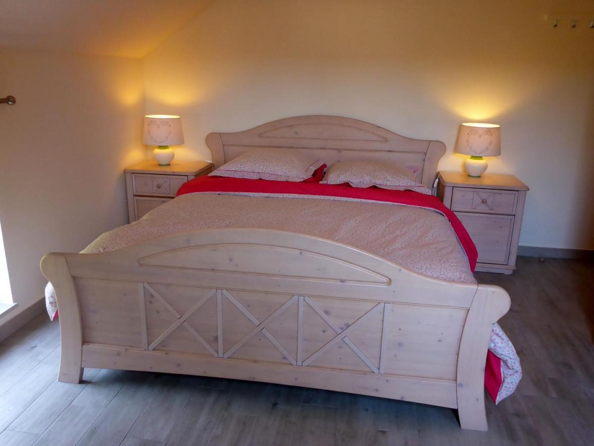 Maison Et Velos A Godinne Dans La Vallee De La Meuse Bagian luar foto