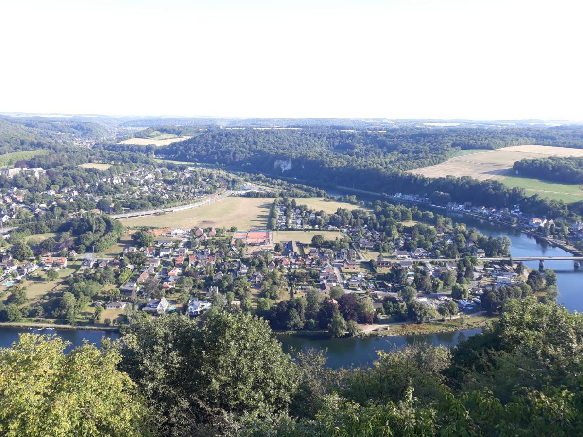 Maison Et Velos A Godinne Dans La Vallee De La Meuse Bagian luar foto