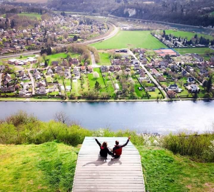 Maison Et Velos A Godinne Dans La Vallee De La Meuse Bagian luar foto