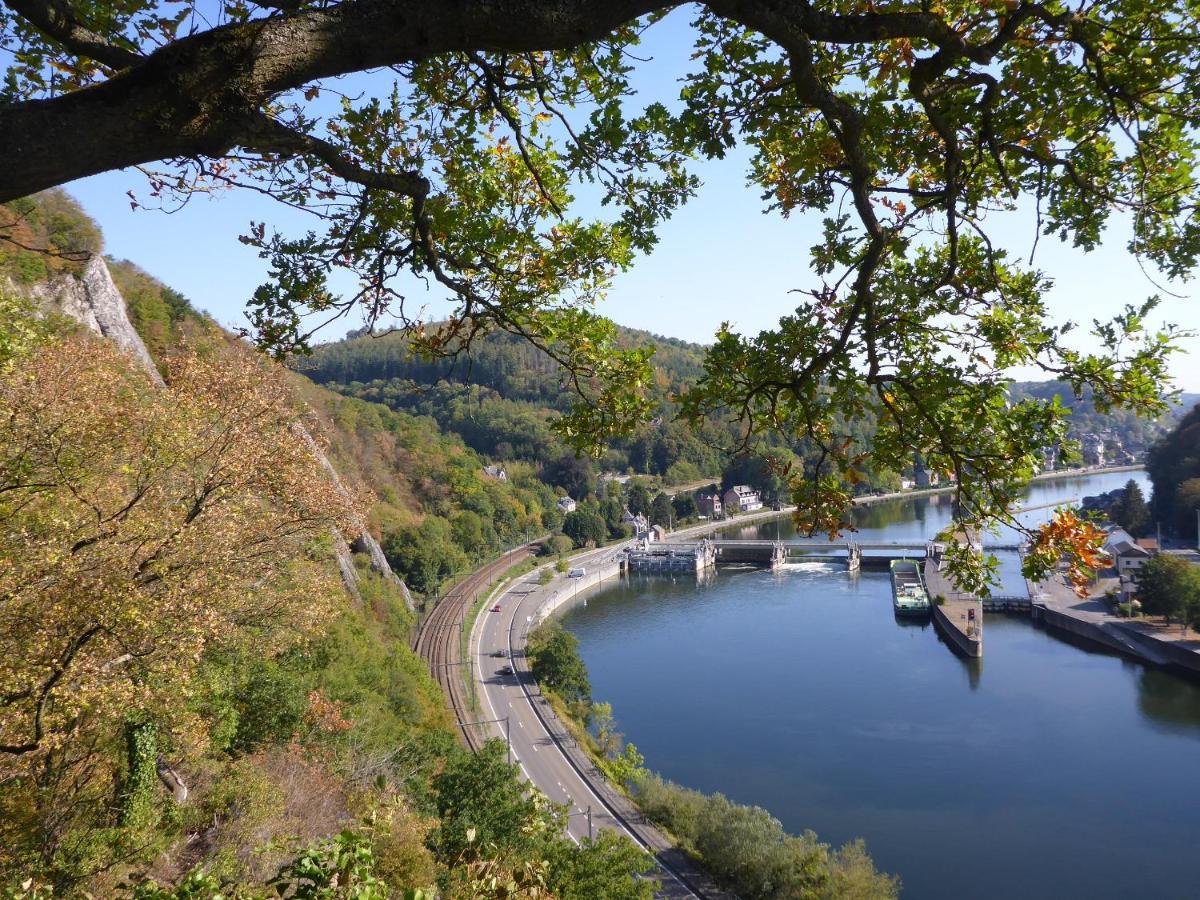 Maison Et Velos A Godinne Dans La Vallee De La Meuse Bagian luar foto