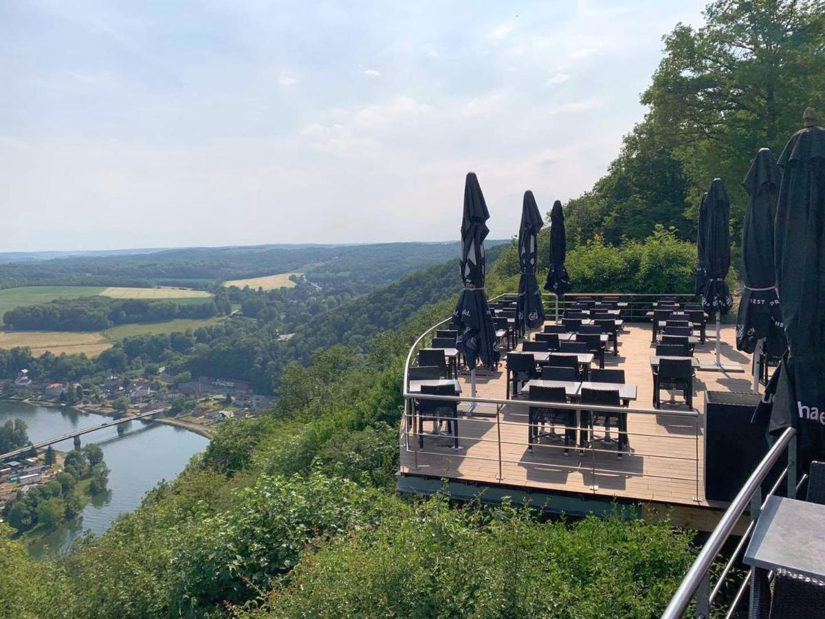 Maison Et Velos A Godinne Dans La Vallee De La Meuse Bagian luar foto